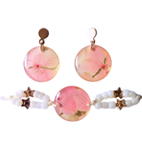 Set aretes + pulsera con flores naturales y mostacilla