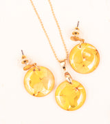 Set aretes y collar con medallones de flores naturales