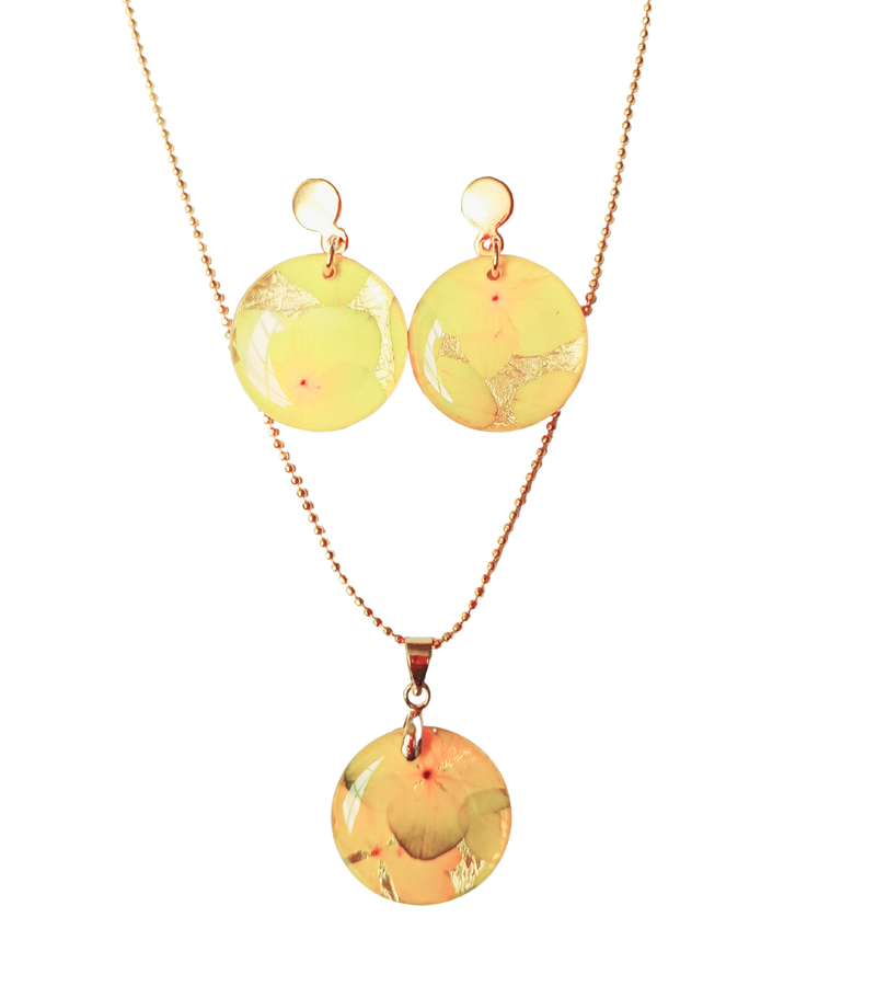 Set aretes y collar con medallones de flores naturales