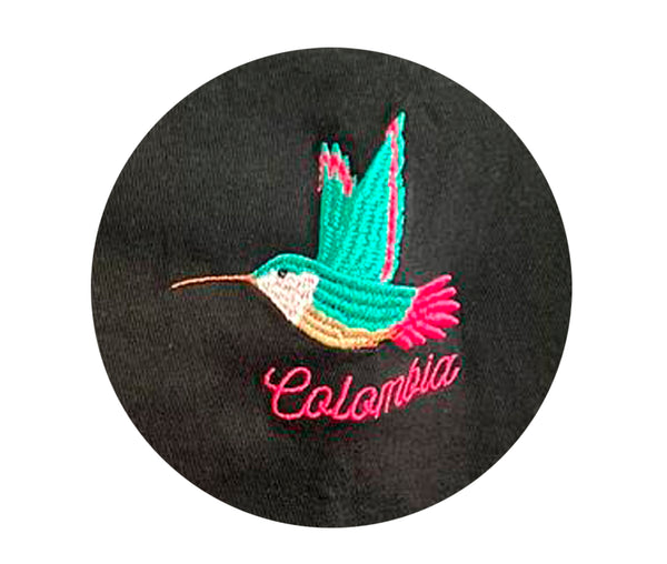 Camiseta UNISEX negra,  bordado Colibrí silueta AMPLIA